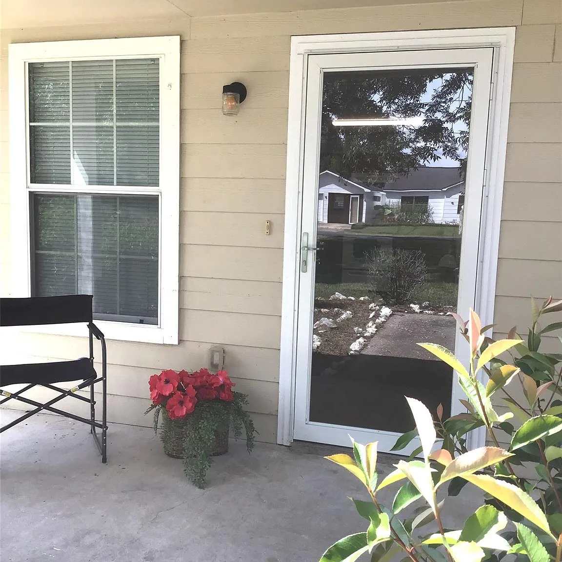 3 bed, 1.0 bath, 900 sqft, $1,700 — Photo 3