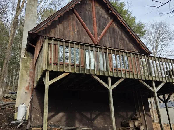 9 Cub Rd, Lake Ariel, PA 18436