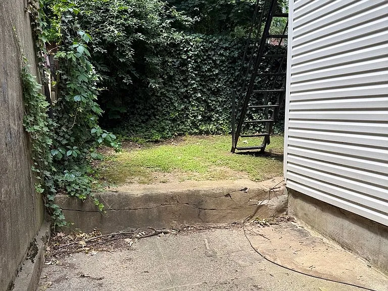 823 N Jackson St — Photo 11