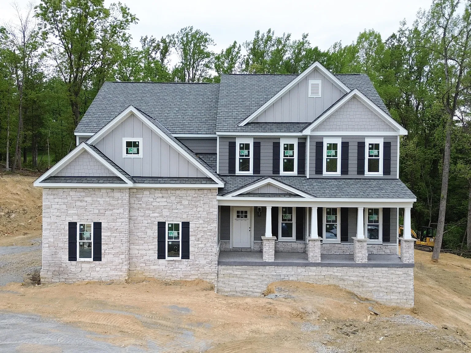 6 bed, 4.5 bath, 4997 sqft, $6,000 — Photo 1