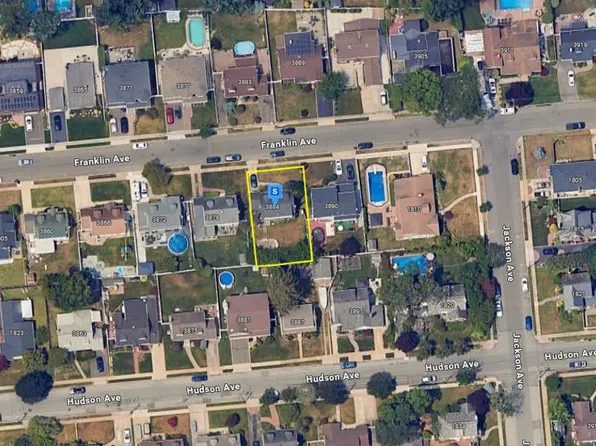 3884 Franklin Ave, Seaford, NY 11783