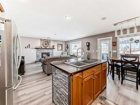 4th image of 232 SW Deschner Close