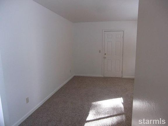 5th image of 3737 Larch Ave