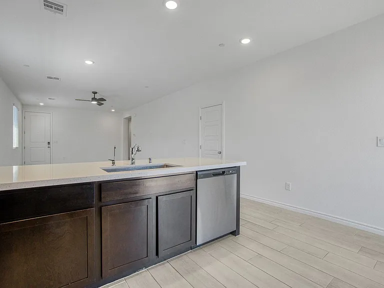 9770 Redwood Cascade St — Photo 7