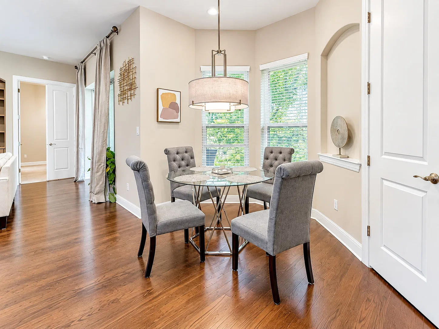 4 bed, 2991 sqft, $4,000 — Photo 4