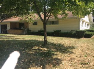 106 S Pine St, Stonington, IL 62567