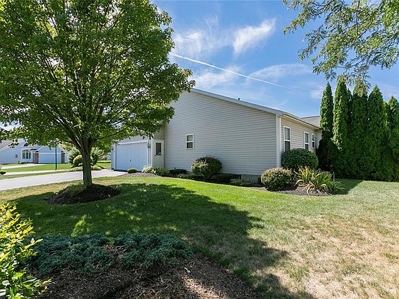 4th image of 2 Lilly Pond Cir