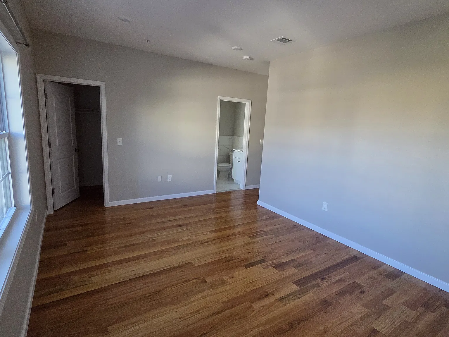 3 bed, 1350 sqft, $3,000 — Photo 4