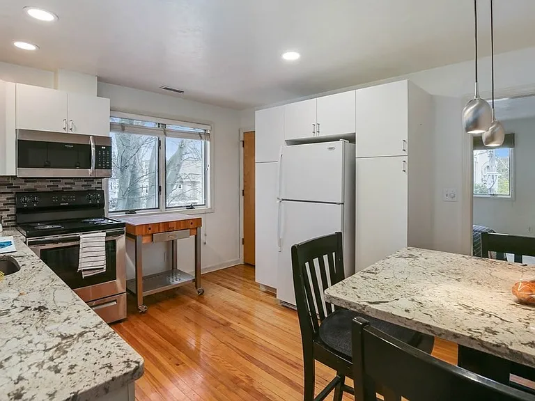 4 Dean St #3 — Photo 2