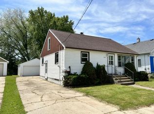 1027 27th St, Two Rivers, WI 54241