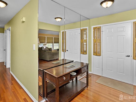 5th image of 38 Canterbury Dr