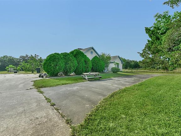 3rd image of 7520 Caldwell St