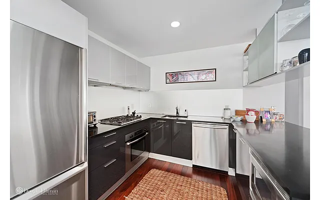 Rented by Douglas Elliman | media 22