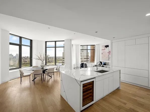 75 Wall St #Phd2, New York, NY 10005