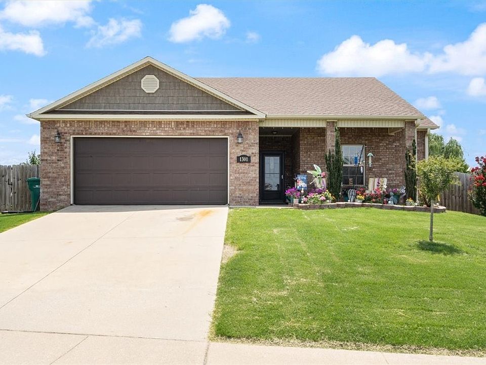 1st image of 1301 Forest Dr
