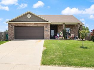 1301 Forest Dr, Centerton, AR 72719