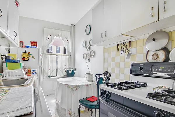 Sold by Dwell Residential Inc | media 3