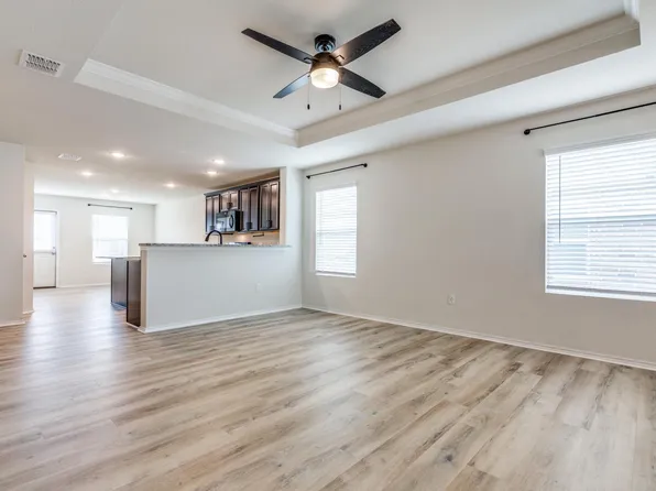 1337 Waggoner Dr, Crossroads, TX 76227