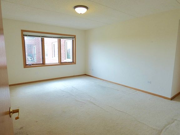 3rd image of 4160 N Natchez Ave APT 401