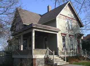 209 N 4th St, West Dundee, IL 60118