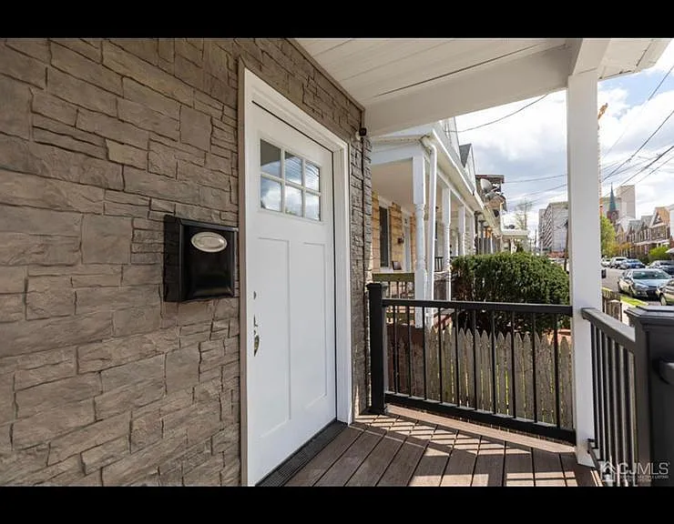 75 Plum St #2 — Photo 15