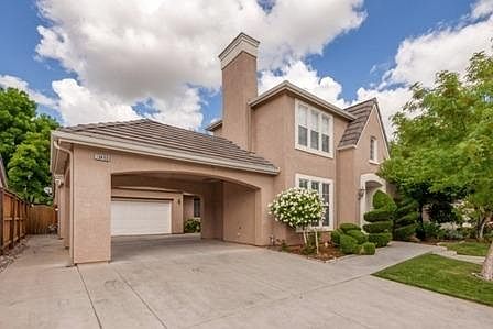 3rd image of 10480 E Fieldstone Ave