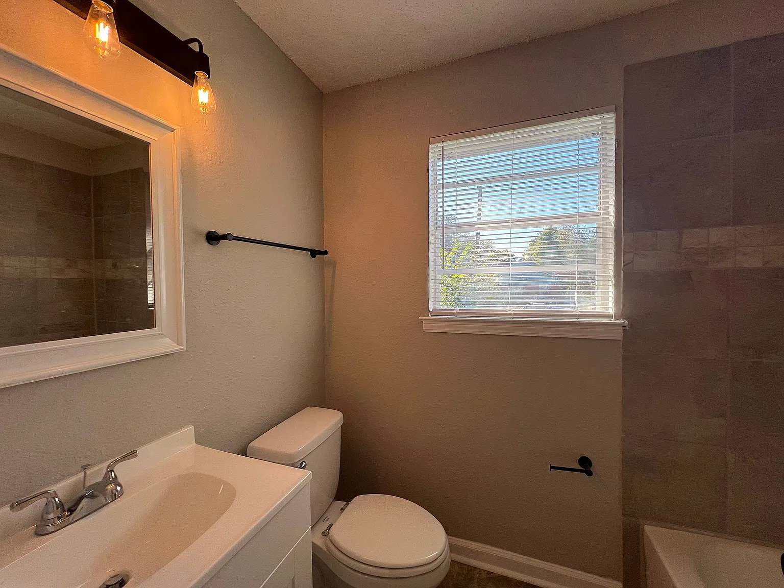 79 E Davant Ave — Photo 3