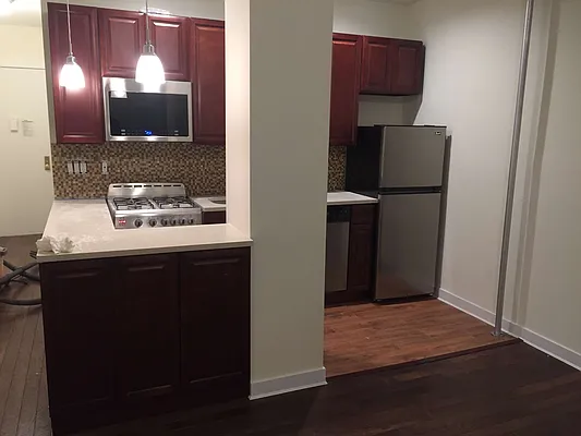 Rented by Metroline Realty | media 74