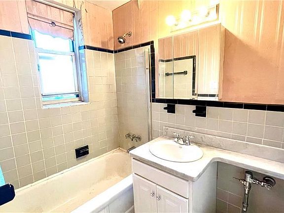 4th image of 2675 Ocean Ave APT 4J