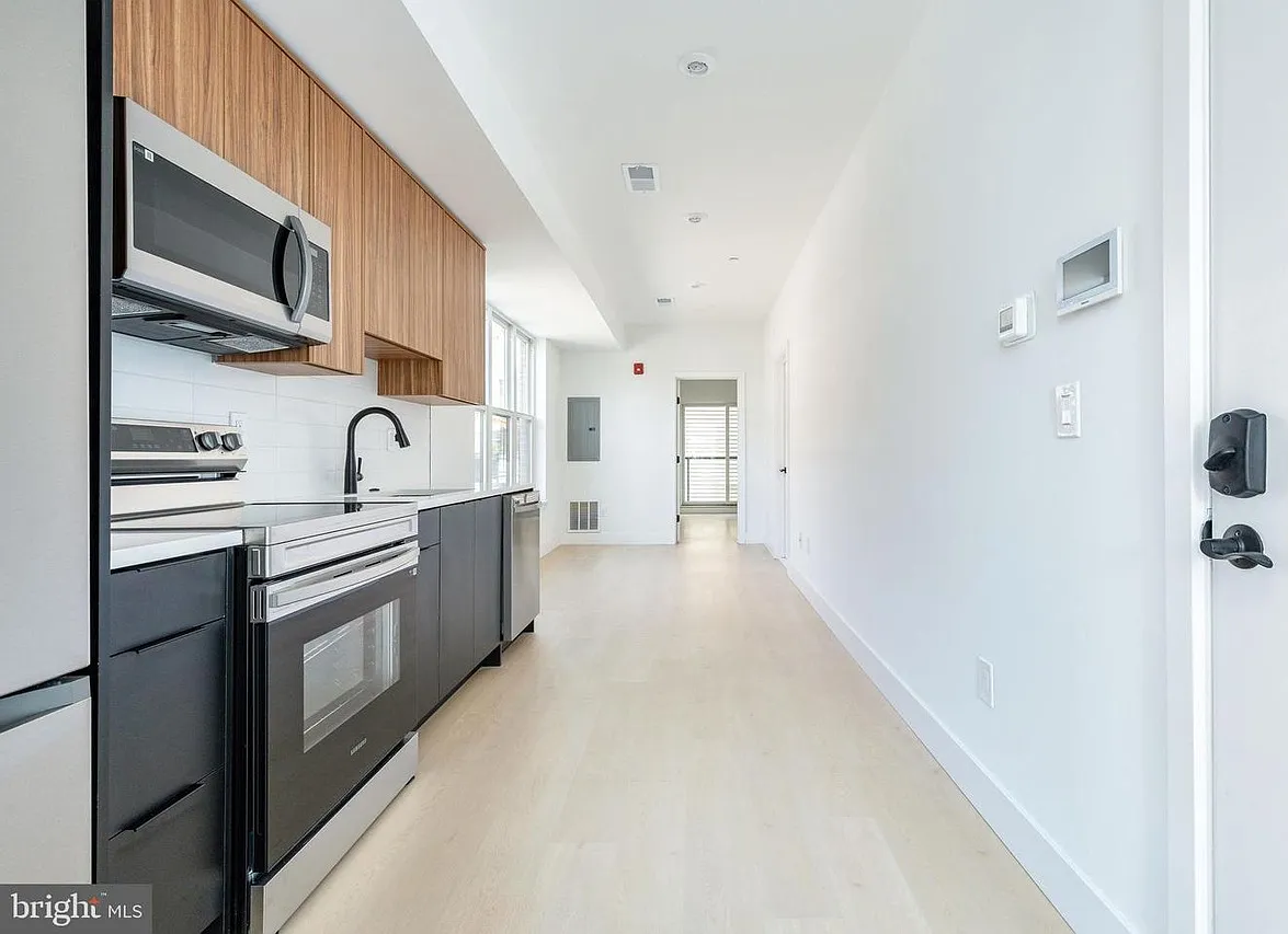2 bed, 768 sqft, $1,599 — Photo 2