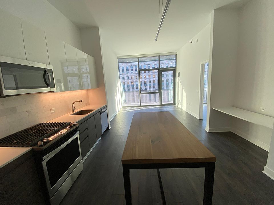 1st image of 300 W Kinzie St #719