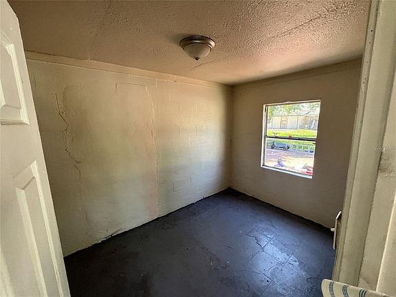 3rd image of 131 B St APT 1