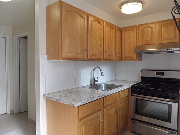 5th image of 1428 S Mayfair Ave