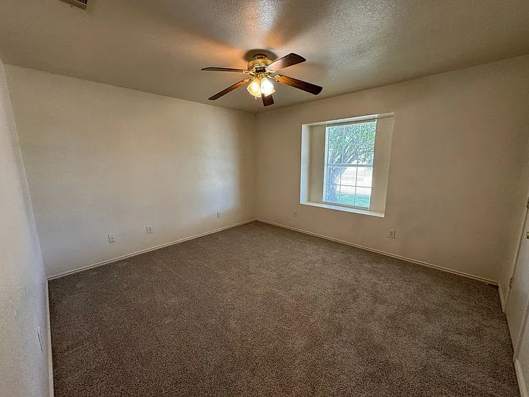 4600 Greyhound Dr — Photo 14