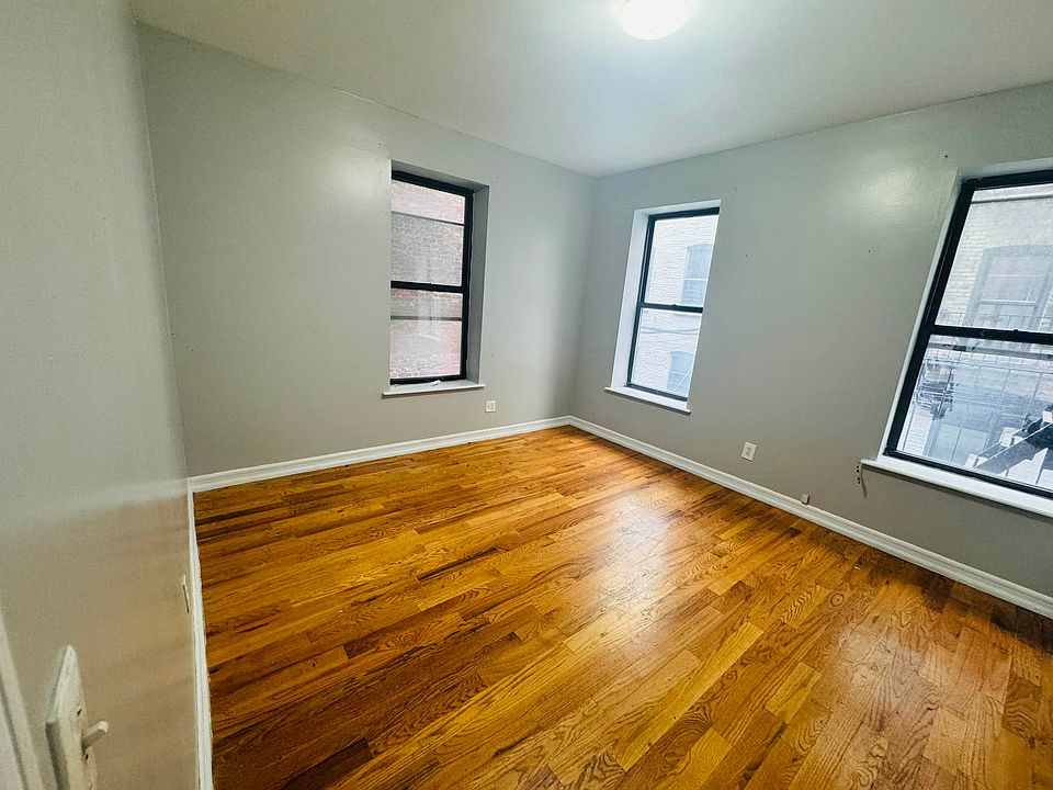 2nd image of 530 Isham St #3L