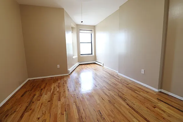 Rented by Nest Seekers International | media 11