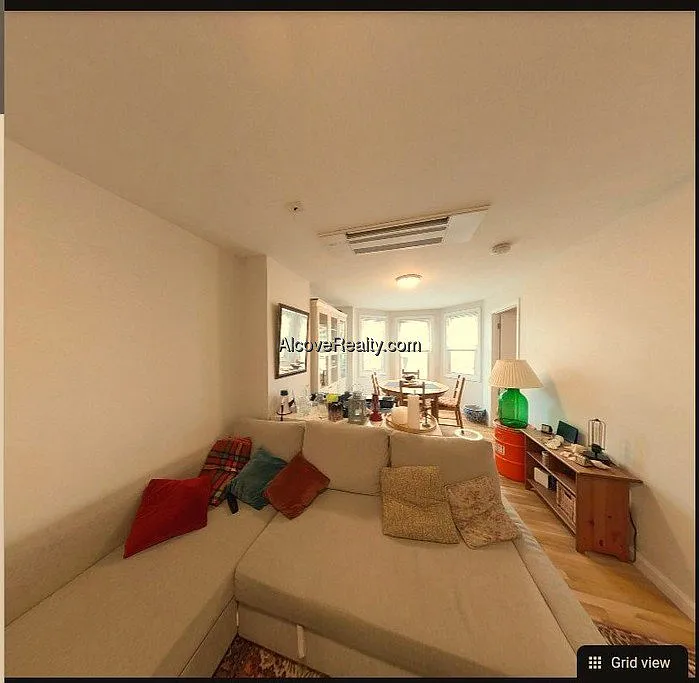 3 bed, 2.0 bath, $4,850 — Photo 4