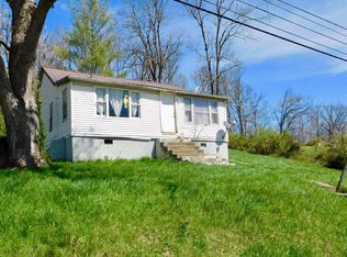 2596 Richmond Rd, Irvine, KY 40336