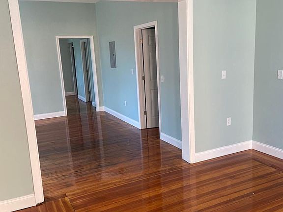 2nd image of 27 Somerset St #1