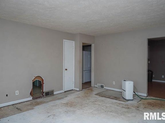 5th image of 304 N Carole Ave