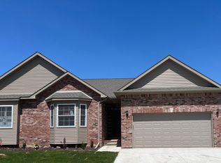 13140 Harbor Landings Dr, Fenton, MI