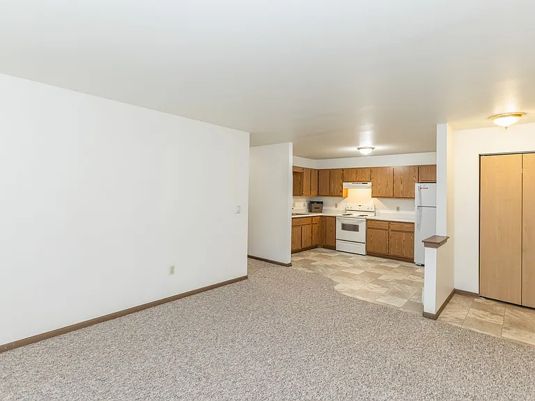 Weston Pines Apartments — Photo 9
