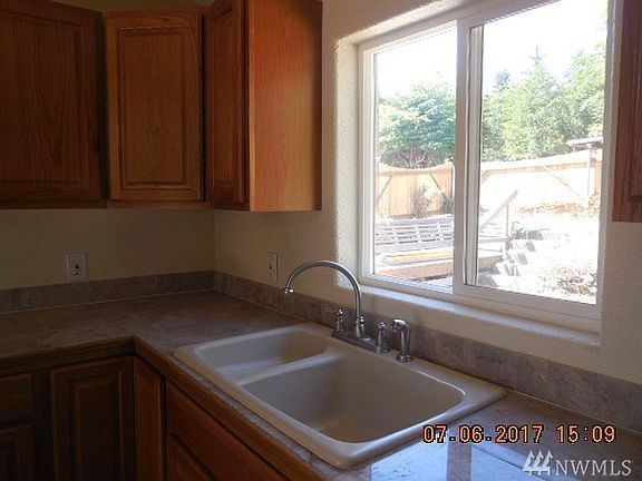 5th image of 1031 Rayonier Ave