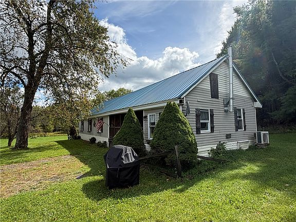 3rd image of 296 Camp Rd