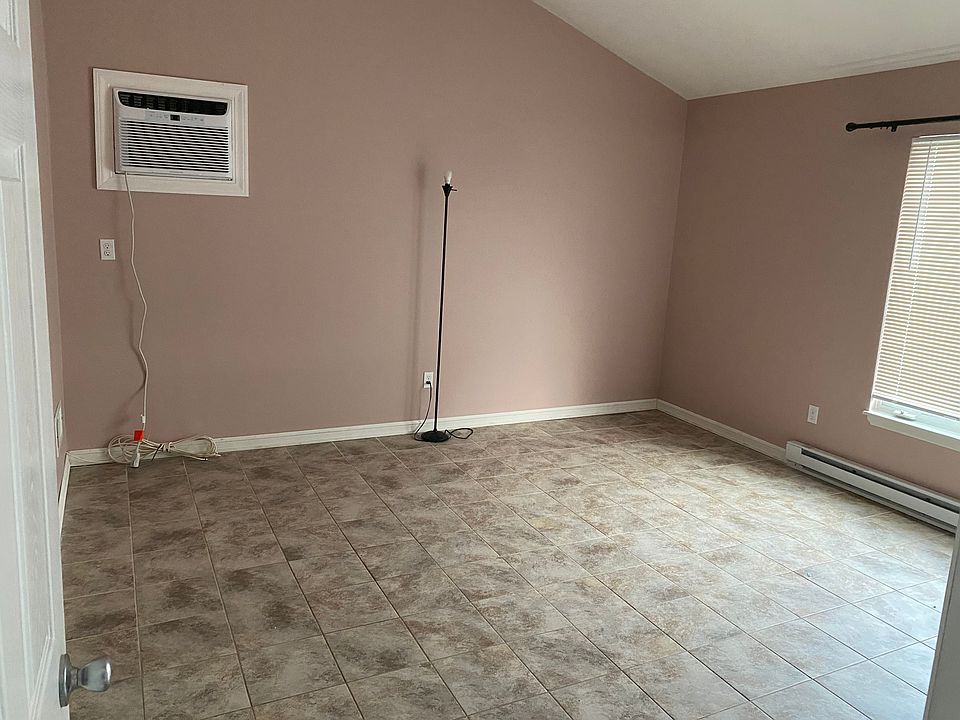 1st image of 42 Niewood Dr
