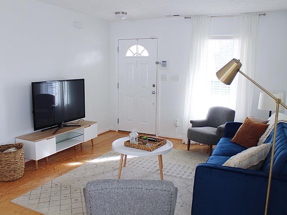 Living Room with 55" TV