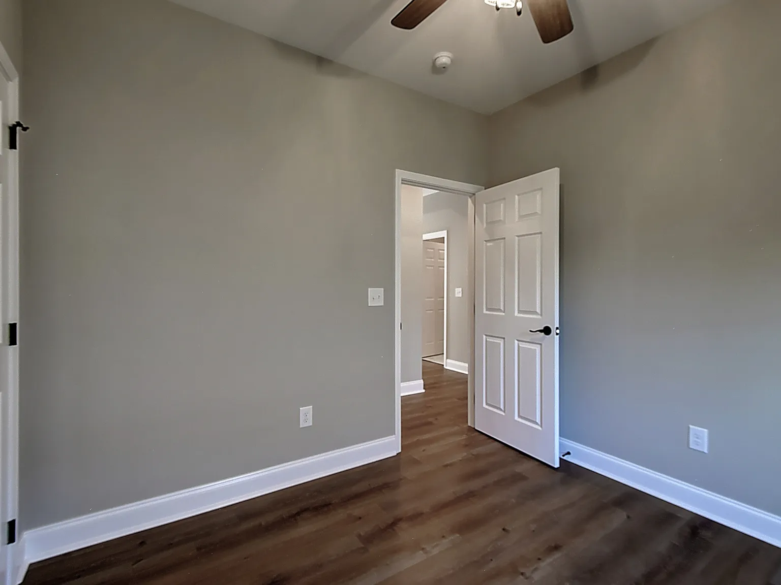 3 bed, 1282 sqft, $2,425 — Photo 2