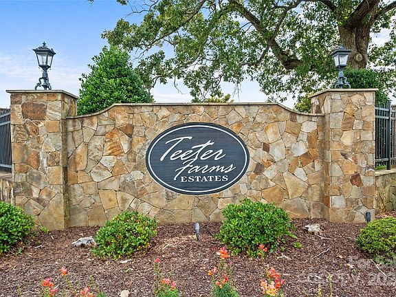 5th image of 1585 Teeter Farms Dr