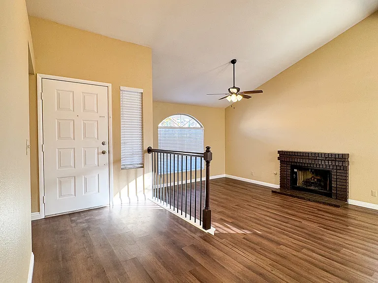 939 Derringer Ln — Photo 5