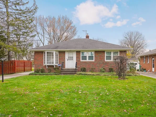 10641 Barrington Blvd, Parma Heights, OH 44130